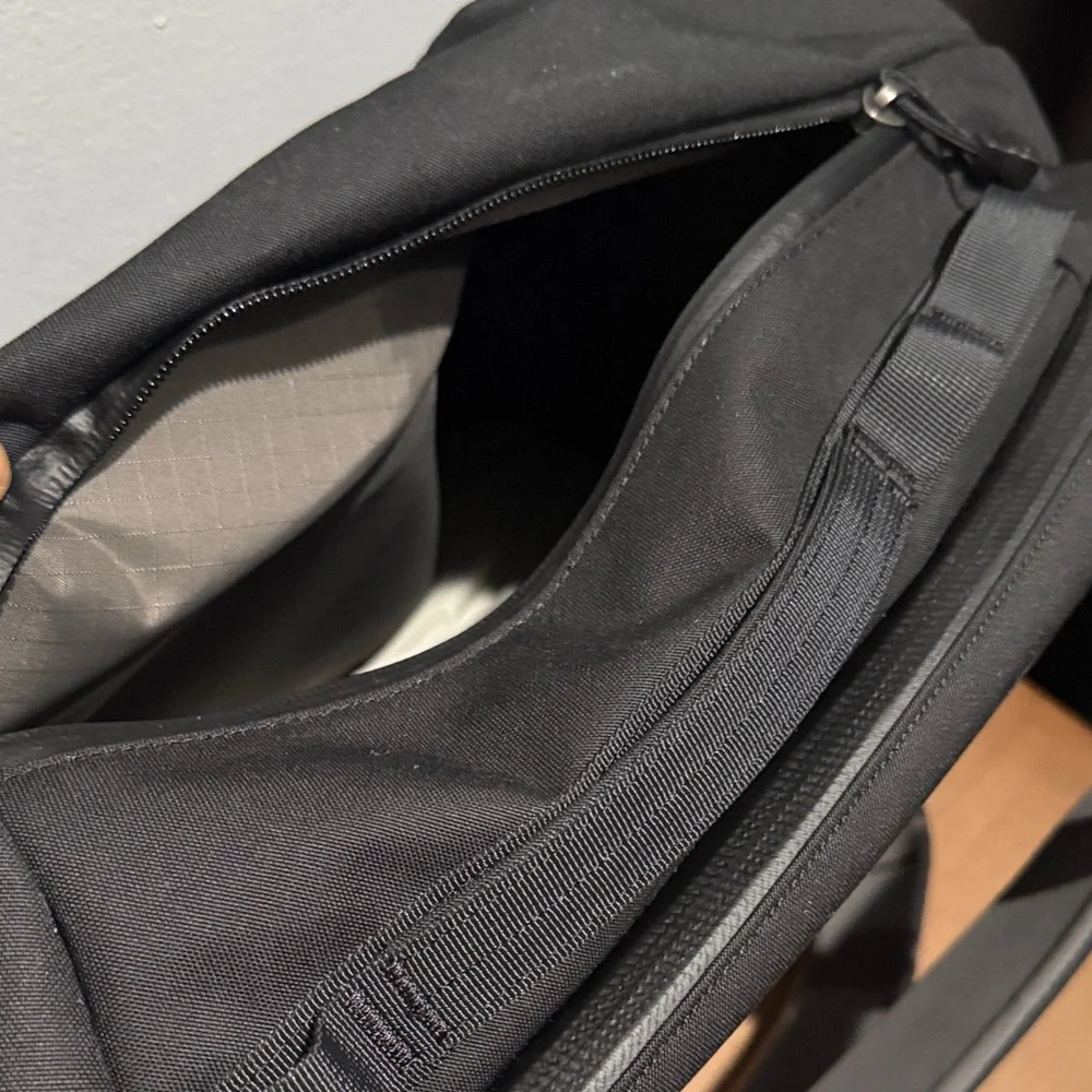 Yeti Crossroads 35L Backpack - Black - Picture 9 of 10